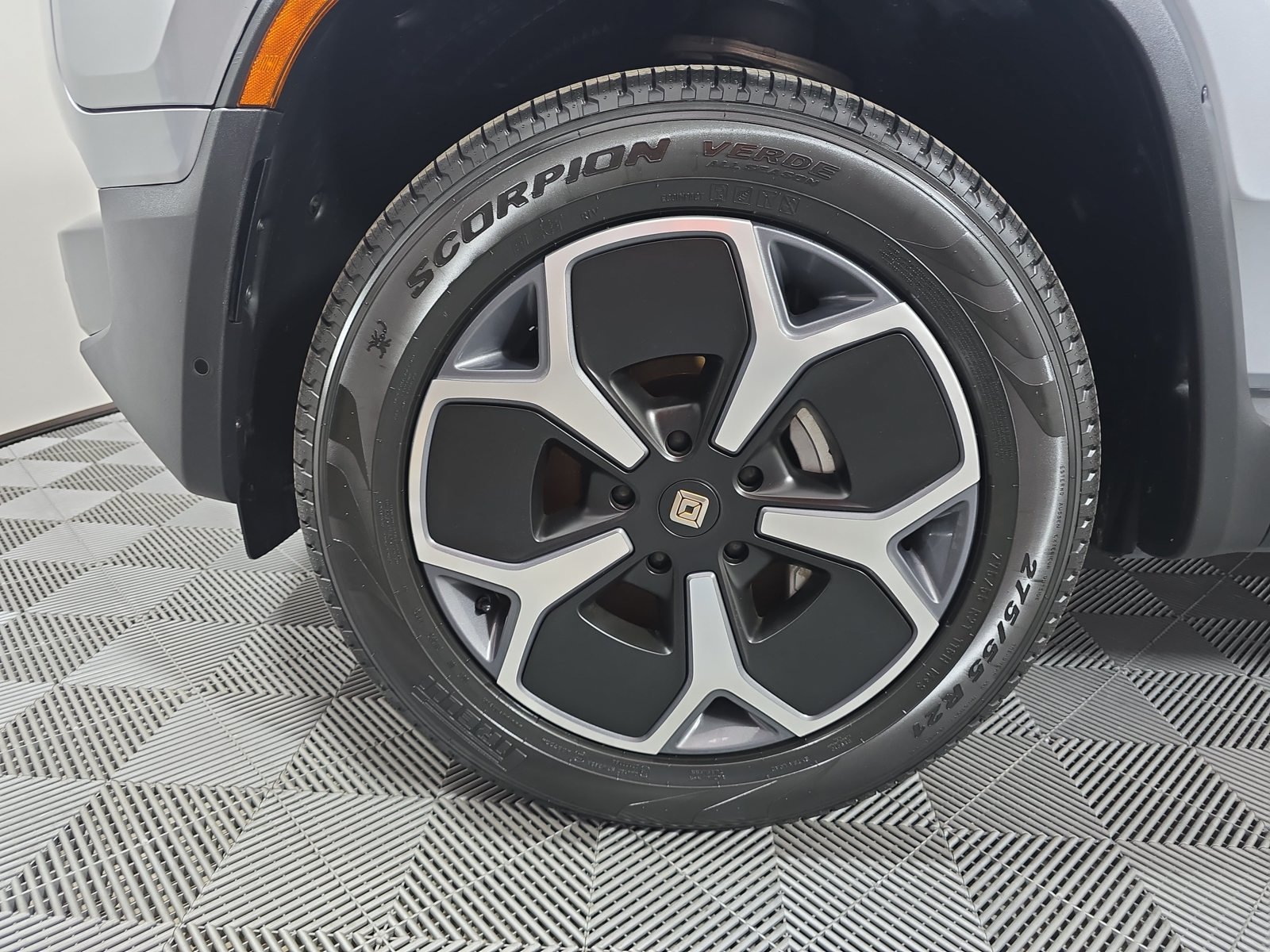 Used 2023 Rivian R1T Adventure Dual AWD/4WD image 9