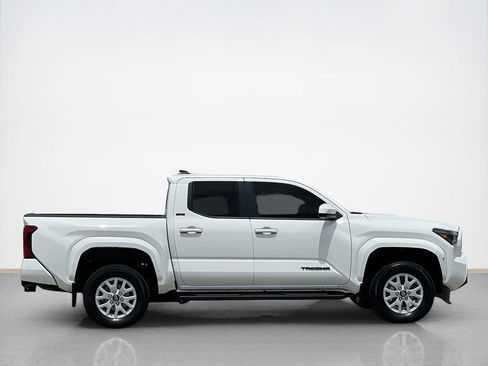 Used 2024 Toyota Tacoma SR5 AWD/4WD image 9