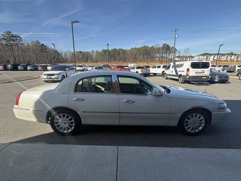 Used 2006 Lincoln Town Car Signature RWD image 8