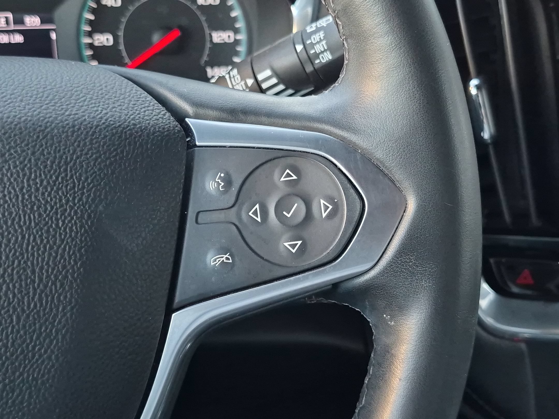 Used 2023 Chevrolet Traverse LT w/ LPO, Floor Liner Package FWD image 14