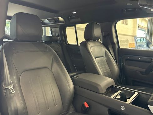 Used 2022 Land Rover Defender 110 S image 31