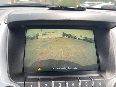 Used 2017 Chevrolet Equinox LT image 25