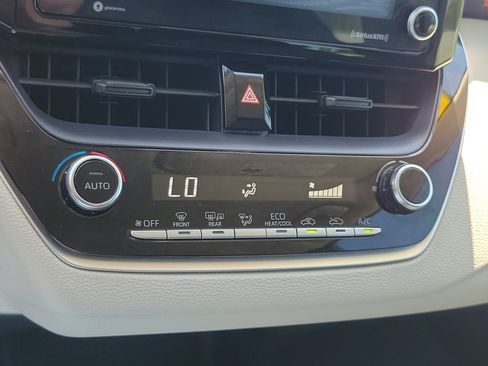 Used 2022 Toyota Corolla LE w/ LE Convenience Package FWD image 22