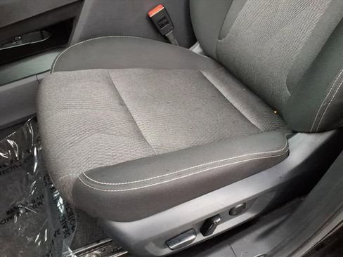 Used 2025 Nissan Rogue SV FWD image 13