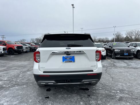 Used 2023 Ford Explorer XLT w/ Equipment Group 202A image 4