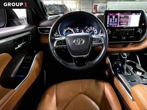 Used 2020 Toyota Highlander Platinum AWD/4WD image 6