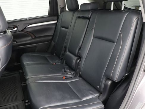 Used 2015 Toyota Highlander XLE image 11