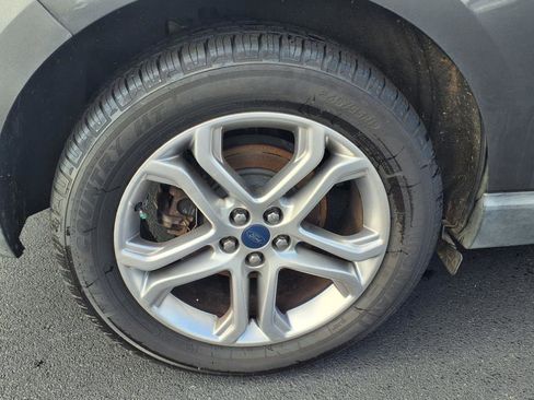 Used 2018 Ford Edge Titanium w/ Ford Safe & Smart Package image 9