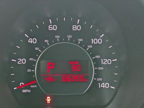 Used 2016 Kia Soul + image 11