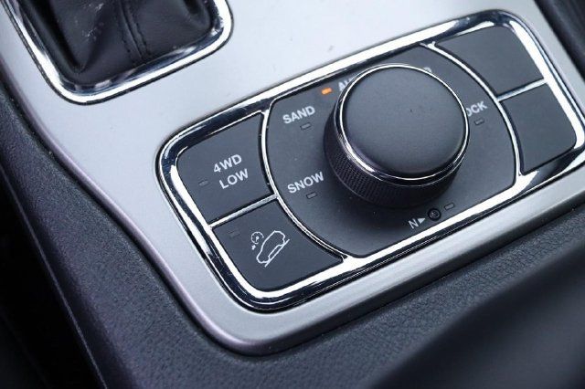 Used 2020 Jeep Grand Cherokee Limited AWD/4WD image 21