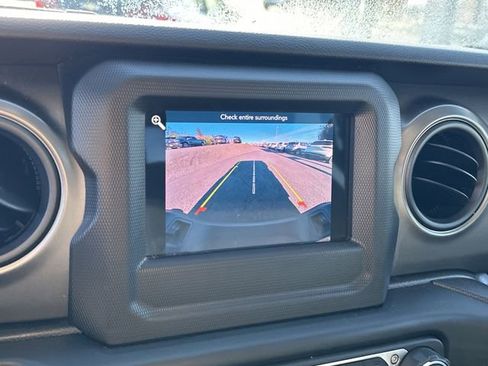 Used 2022 Jeep Gladiator Sport image 22