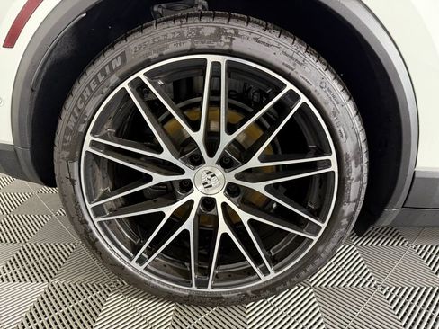 New 2025 Porsche Macan 4 Electric image 12