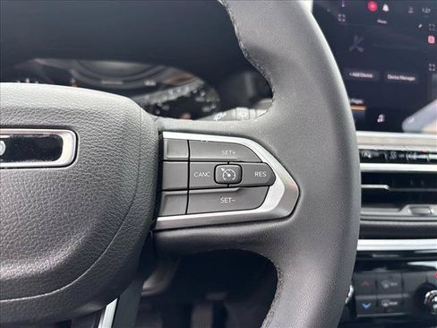 Used 2022 Jeep Compass Latitude FWD image 28