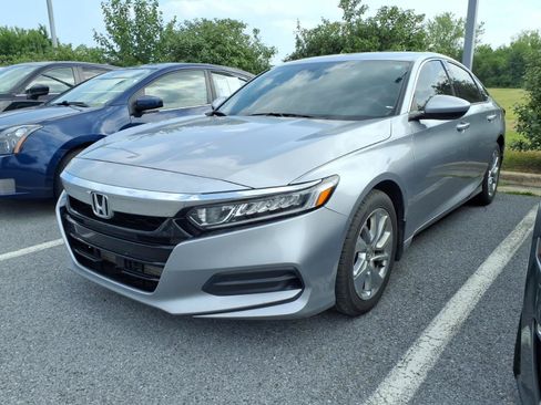 Used 2018 Honda Accord LX image 3