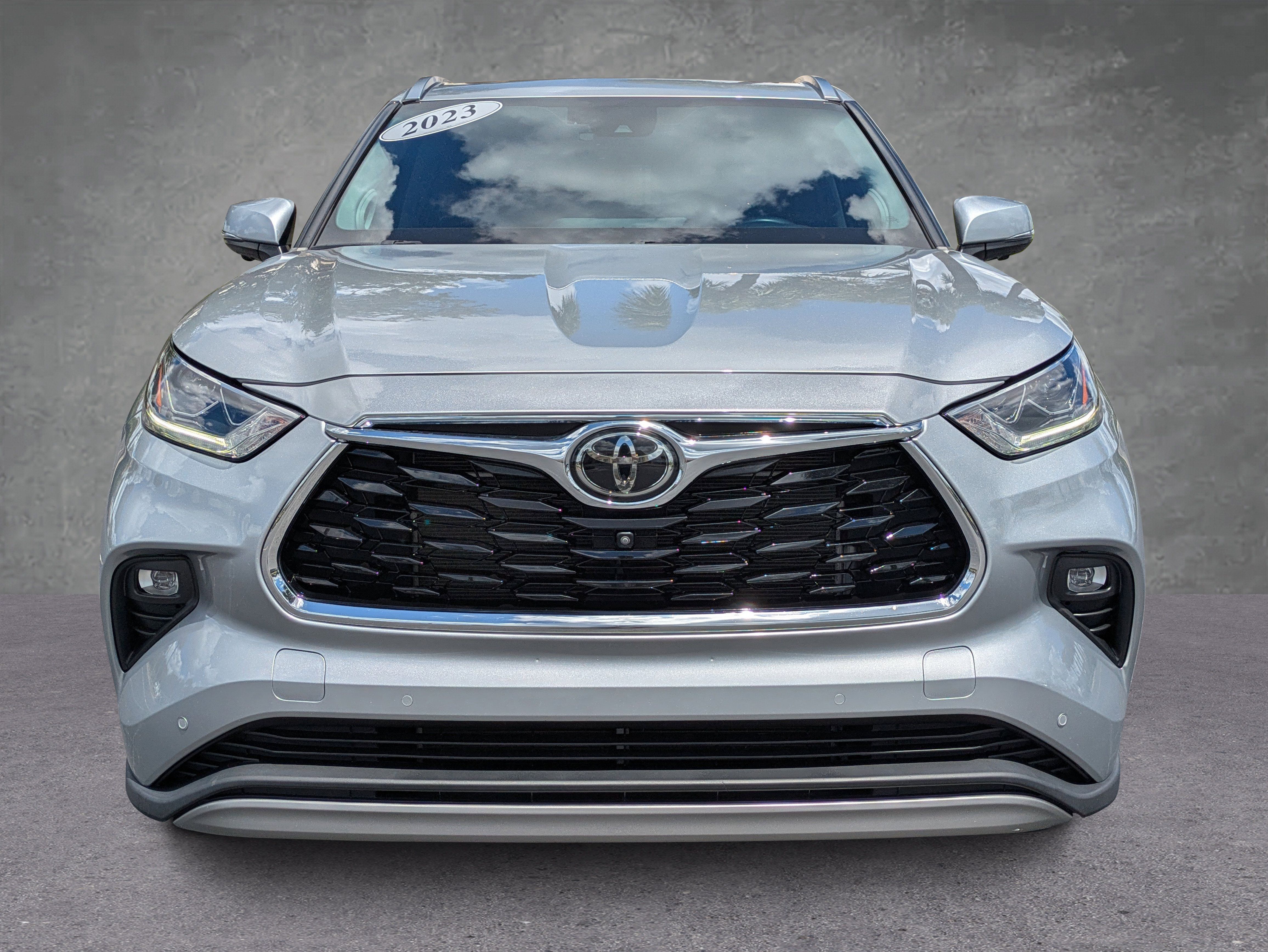 Used 2023 Toyota Highlander Platinum FWD image 6