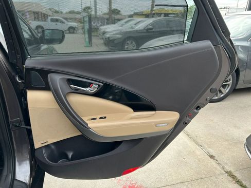 Used 2016 Hyundai Azera Limited FWD image 15