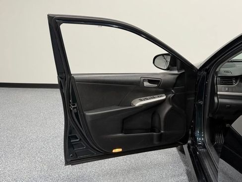 Used 2012 Toyota Camry SE FWD image 13