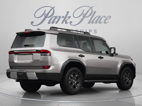 Used 2025 Lexus GX 550 w/ Accessory Package (2T) AWD/4WD image 3