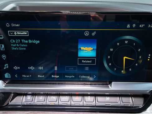 Used 2025 Chevrolet Silverado 3500 LTZ w/ LTZ Plus Package image 25