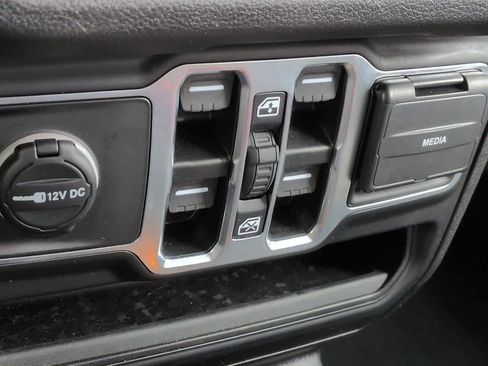 Used 2025 Jeep Wrangler Unlimited Sport AWD/4WD image 27