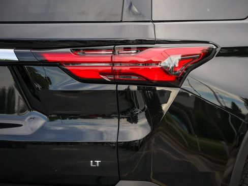 Used 2023 Chevrolet Traverse LT FWD image 31