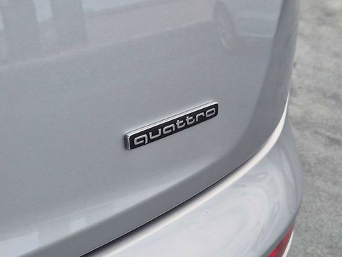 Used 2023 Audi Q5 e Premium w/ Convenience Package image 10