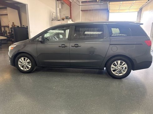 Used 2015 Kia Sedona LX w/ LX Convenience Package FWD image 7