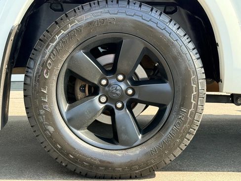 Used 2018 RAM 1500 SLT image 13