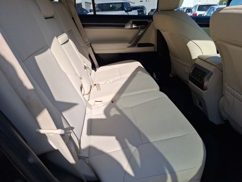 Used 2022 Lexus GX 460 Premium w/ Premium Package AWD/4WD image 30