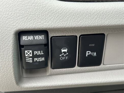 Used 2018 Toyota Sienna XLE w/ XLE Navigation Package image 27