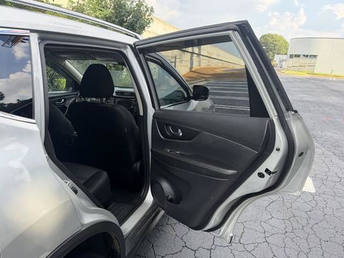 Used 2019 Nissan Rogue S w/ Special Edition Package FWD image 14
