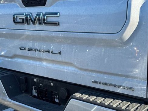 Used 2025 GMC Sierra 2500 Denali Ultimate AWD/4WD image 7
