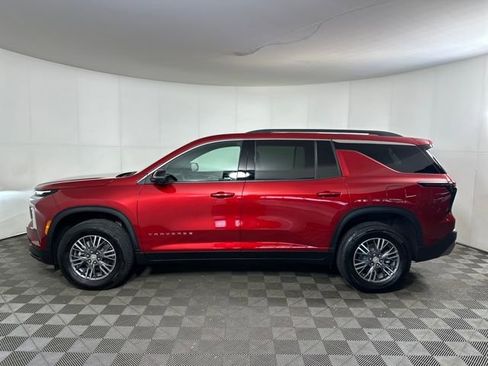 Used 2024 Chevrolet Traverse LT w/ Trailering Package image 6