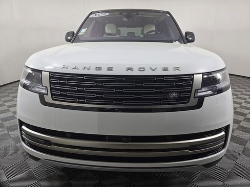 Used 2023 Land Rover Range Rover SE image 3