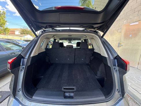 Used 2025 Nissan Rogue SV image 33