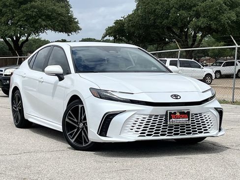 Used 2025 Toyota Camry XSE FWD image 2