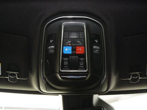 Used 2023 Jeep Grand Cherokee Altitude image 18
