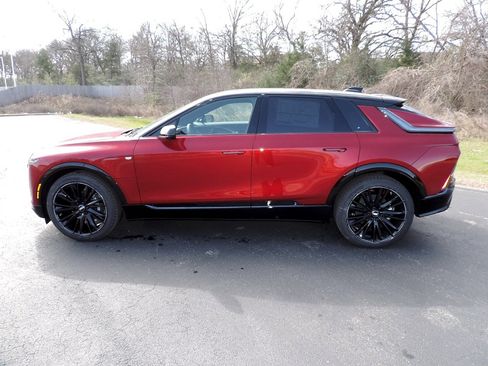 New 2025 Cadillac Lyriq Sport image 8