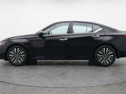 Used 2025 Nissan Altima 2.5 SV FWD image 5