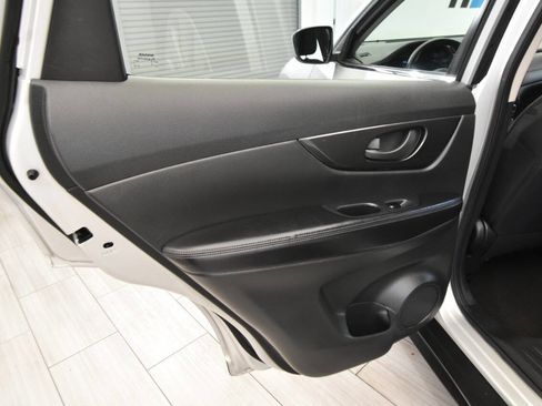 Used 2020 Nissan Rogue S image 14