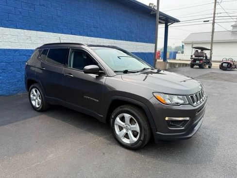 Used 2018 Jeep Compass Latitude w/ Popular Equipment Group AWD/4WD image 3