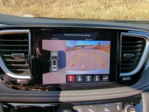 New 2026 Chrysler Pacifica Limited w/ S Appearance Package AWD/4WD image 13