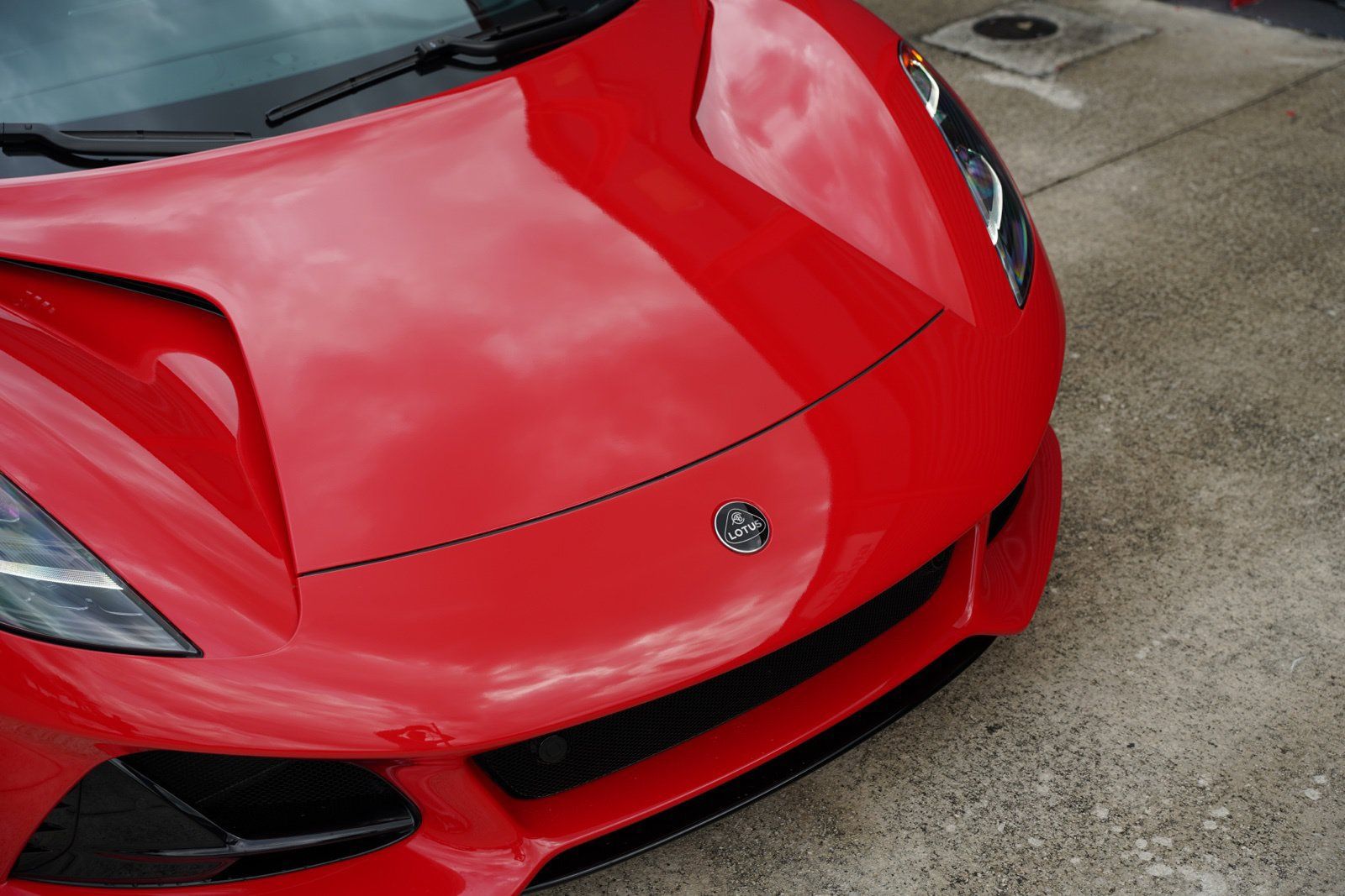 Used 2025 Lotus Emira RWD image 10