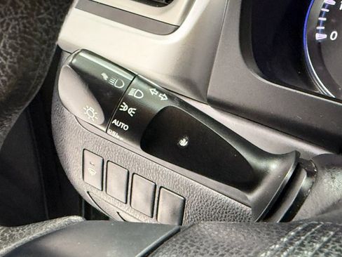 Used 2015 Toyota Highlander LE image 14