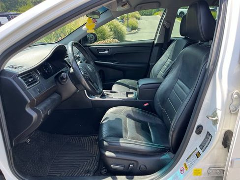 Used 2017 Toyota Camry XLE FWD image 5