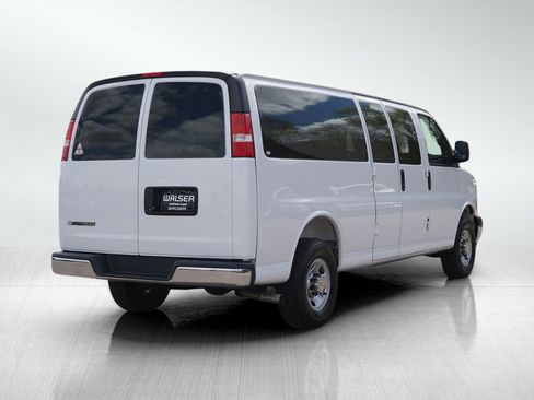 Used 2025 Chevrolet Express 3500 LT w/ LT Preferred Equipment Group RWD image 4