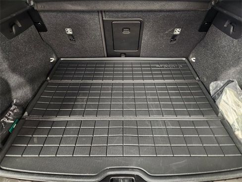 Used 2025 Volvo XC40 B5 Ultra w/ Protection Package Premier image 34