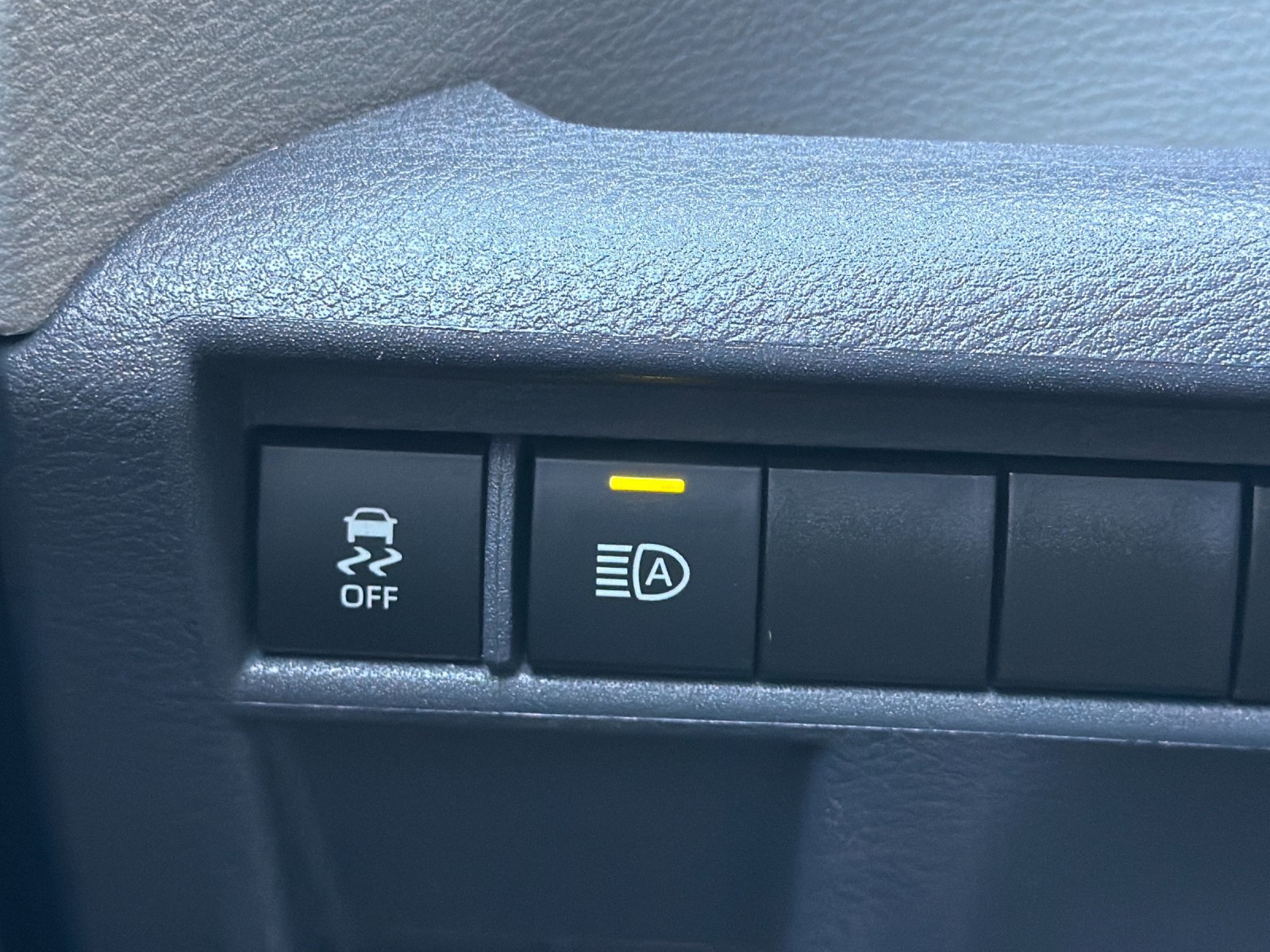 Used 2022 Toyota Sienna XLE FWD image 34