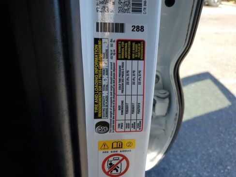 Used 2020 Toyota Tacoma TRD Sport AWD/4WD image 31