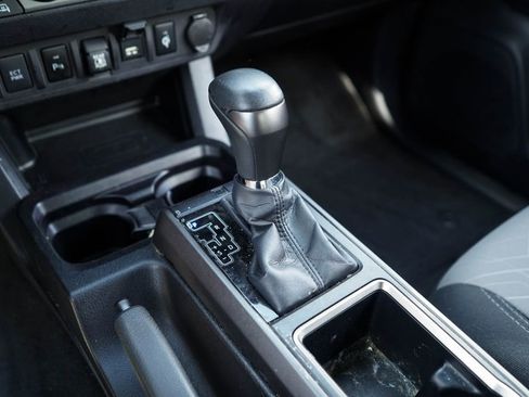 Used 2022 Toyota Tacoma TRD Off-Road w/ Technology Package image 33